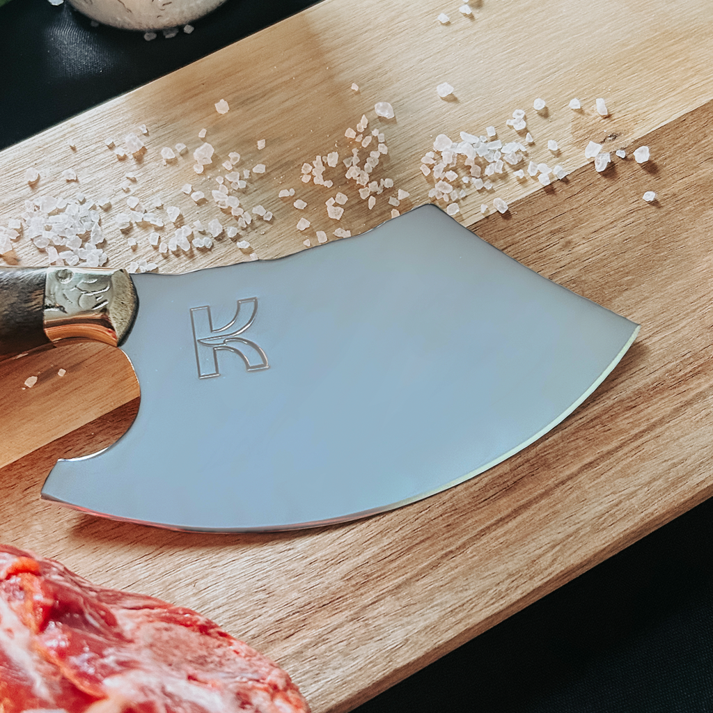 Detalhe da lâmina afiada do cutelo viking 6 polegadas em aço Inoxidável