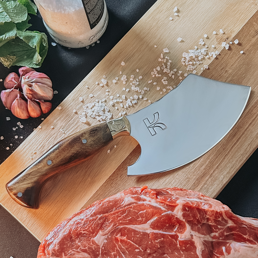 Cutelo Viking 6 polegadas artesanal em tábua com carne e temperos para churrasco