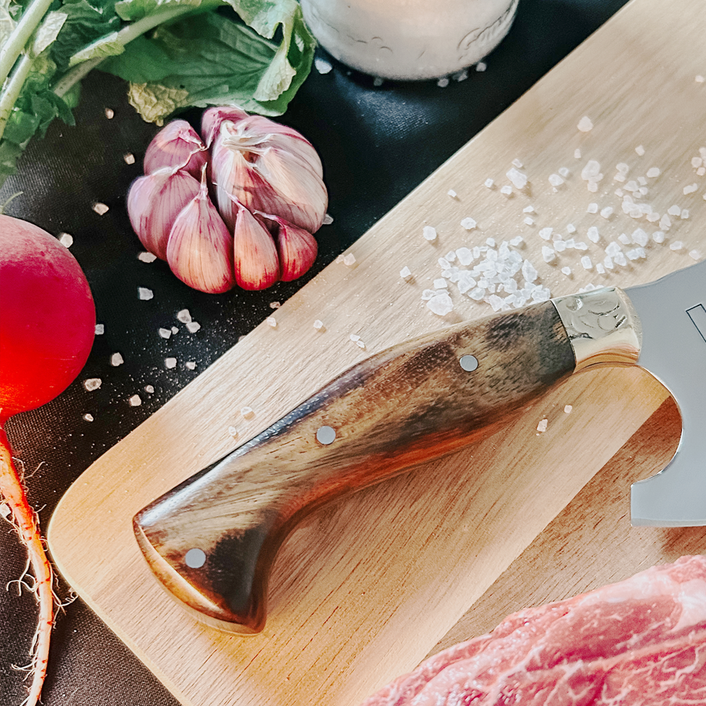 Cabo ergonômico em madeira nobre do cutelo viking artesanal